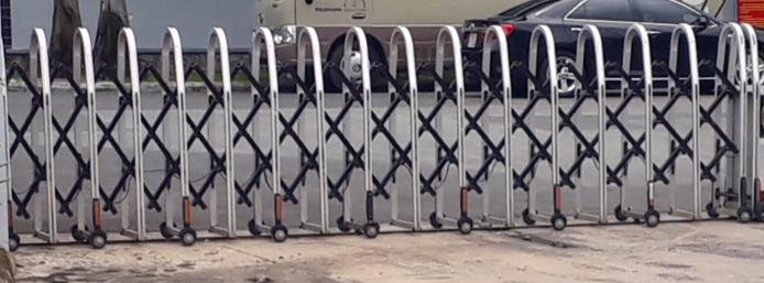 Lắp đặt cổng xếp nhôm Thuận An 