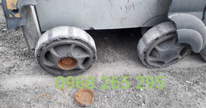Thay mới bánh xe cổng xếp inox 