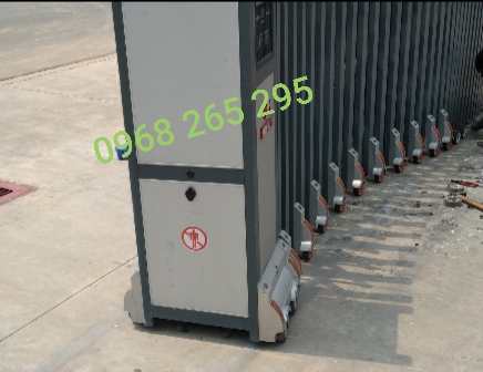 Cửa cổng xếp chạy không thẳng hàng 