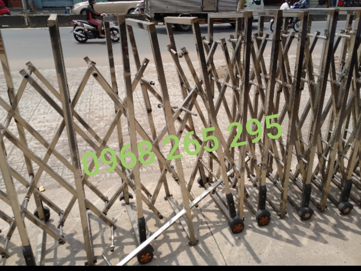 Cửa cổng xếp gẫy rời khung 