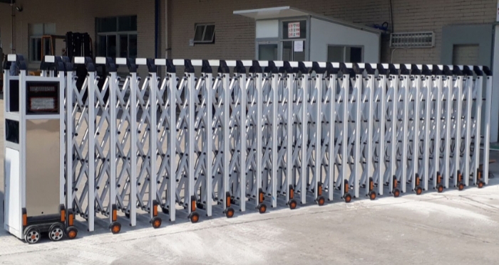 Cổng Xếp Nhôm Nhập Khẩu Tại Bình Dương 