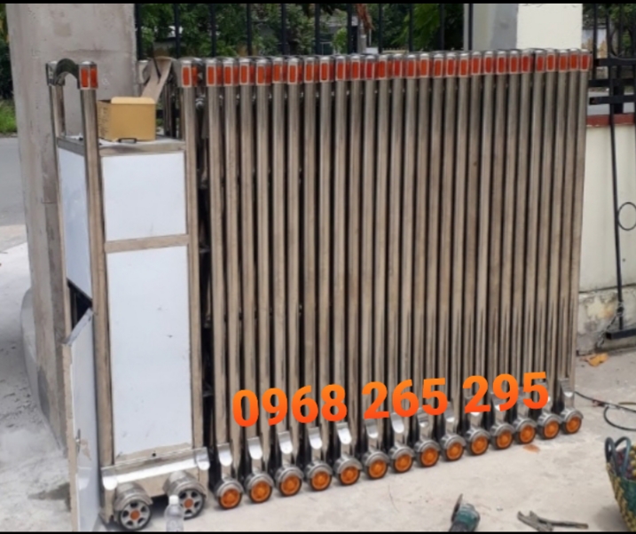 Phụ kiên cổng xếp Bình Dương 